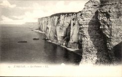 Etretat CPA Les falaises