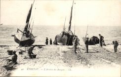 Etretat CPA L'arrivee des barques