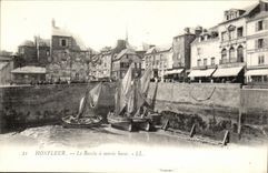 Honfleur CPA Le bassin a maree basse