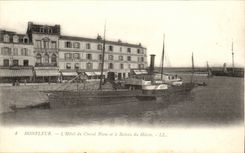 Honfleur CPA L'hotel du Cheval Blanc et le bateau du Havre