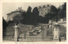 CPA Rennes Entree du Thabor rue de Paris et Lycee de Jeunes Filles 
