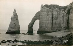 CPA Etretat S Inf Porte d'aval et l'Aiguille 