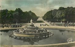 CPA VERSAILES ET SES MERVEILLES-Parc du Chateau. Le bassin de Latone-Le Tapis vert et le grand canal