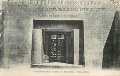 CPA Le Monument de la Tranchée des Baïonnettes - Porte d'entrée