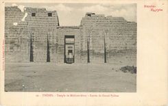 CPA THEBES - Temple de Médinet-Abou - Entrée du Grand Pylone