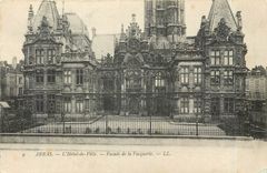 CPA ARRAS - L'Hotel de Ville - Façade de la Vaquerie