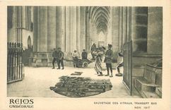 CPA Reims cathedrale Sauvetage des Vitraux Transept Sud Nov 1917 