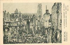 CPA Reims cathedrale la Cathedrale Dominant les Ruines du Quartier des Deux Anges Nov 1918 