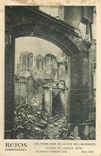 CPA Reims cathedrale les Tours vues de la Rue de l'universite Porche de l'Ancien Hotel a l'Aigle d'A