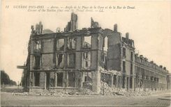 CPA Arras Angle de la Place de la Gare et de la Rue de Douai 