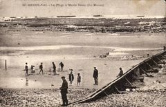 Mesnil Val CPA the beach has low tide (Muron)