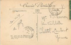 CPA L'Hotel de Ville et le Beffroi cote est Arras apres le bombardement Militaria