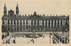 CPA Nancy Place et statue de Stanislav l'hotel de ville et la cathedrale 