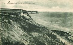 CPA Arromanches Les Falaises 