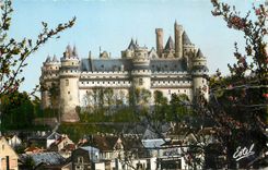 CPM LE château de Pierrefonds Facade Ouest Les Tours Godefroy Alexandre et Arthus