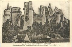CPA Château de Pierrefonds en ruines 