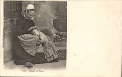 CPA Drives out gold Laou Femme and child (folklore caps Brittany costume)