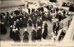 CPA St Jean de Monts a round maraichine (folklore caps costume)