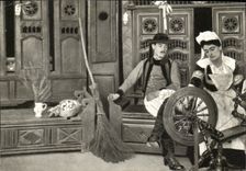 CPSM Around the Breton beds Close to the wheel (folklore caps costume)