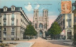 CPA Reims Rue Libergier vers la Cathedrale 