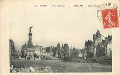 CPA Reims Place d'Erlon Militaria