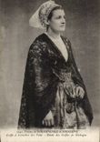 CPA Woman of Douarnenez and Audierne Coiffe has cornets of the Festivals Caps Brittany (folklore costume)