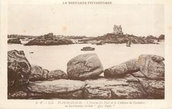 CPA La Bretagne Pittoresque Ploumanach L'Entree du Port et le Chateau de Costaeres 