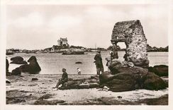 CPA Ploumanach L'Oratoire de Saint Quirec et le Chatea de Costaeres 