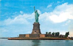 CPM The Statue of Liberty on Bedloes Island in New York Harbor 