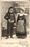 Mr et madame Botrel dans la chanson Par le petit doigt CPA Bretagne Bretons TOP