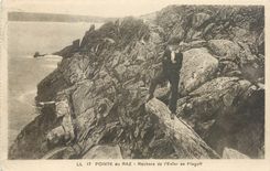 CPA POINTE du RAZ-Rochers de l'Enfer de  Plogoff Enfant
