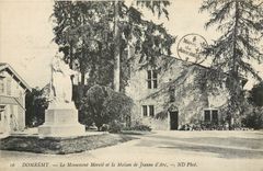 CPA DOMREMY-Le Monument Mercie et la maison de jeanne d'Arc
