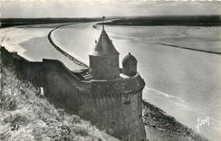 CPM MONT ST MICHEL-La Tour gabriel et le Couesnon