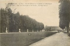 CPA Versailles-Le parc-vue du chateau sur les jardins et l'Allee Royale