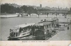 CPA Paris La Seine au Pont des Arts Bateau Lessive