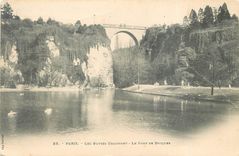 CPA Paris Les Buttes Chaumont Le Pont de Briques 
