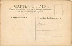 CPA L'Autre poulet soudain s'echappant du panier Riant trop le Breton laissa le sien Tomber