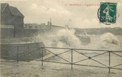 CPA Granville Vaguea au pont 