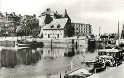 CPM Honfleur Calvados La Lieutenance Bateaux