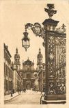 CPA Nancy Rue Maurice Barres et la Cathedrale Une des grilles de Jean Lamour 