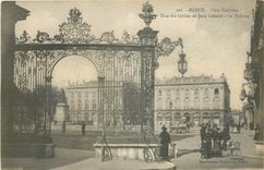 CPA Nancy Place Stanislas Une des Grilles de Jean Lamour Le Theatre 