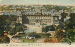 CPA Le Havre L'Hotel de Ville et le Jardin Public 