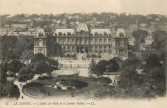 CPA Le Havre L'Hotel de Ville et le Jardin Public 
