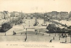 CPA Le Havre La Place Gambetta et le Bassin du Commerce Bateaux