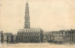 CPA Arras avant la terrible Guerre L'Hotel de ville et le Petite place