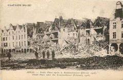 CPA Arras Petite Place pres le Bombardement Fevrier 1916