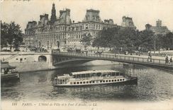 CPA Paris l'hotel de ville et le pont d'Arcole Bateau