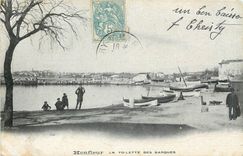 CPA Honfleur la toilette des barques Bateaux