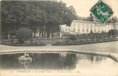 CPA Versailles le grand Trianon vue dans le parc