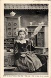 CPA the petei Bretonne at it Her place likes has to spin wool of its sheep Femme Caps Folklore Costumes Wheel